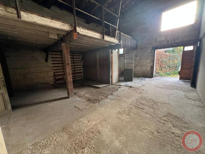 Maison traditionnelle - 245 m² - 6 pièces