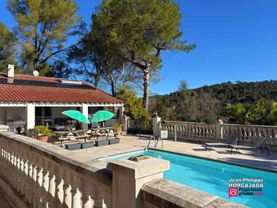 Maison - 191 m² - 8 pièces