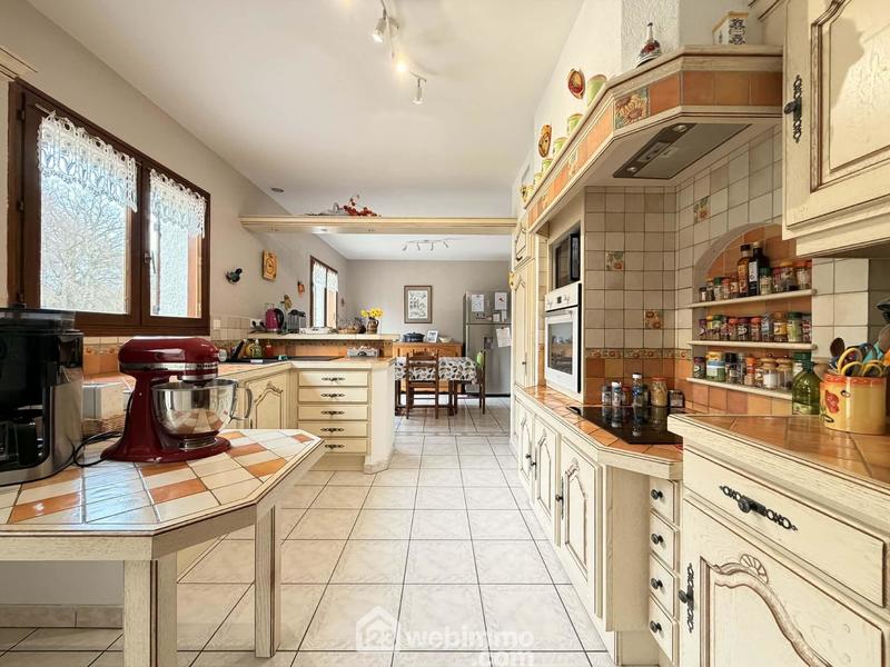 Maison - 203 m² - 9 pièces