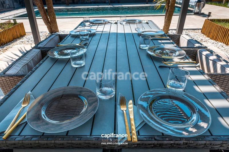 Maison - 260 m² - 8 pièces