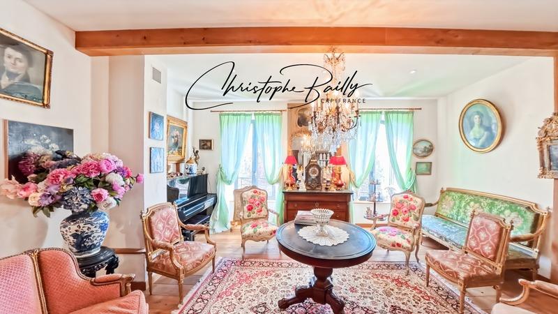 Propriété - 310 m² - 11 pièces