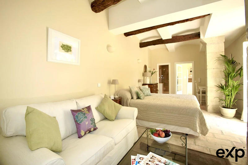 Maison - 615 m² - 16 pièces