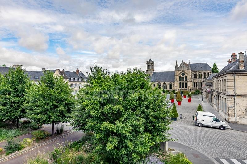 Maison - 260 m² - 8 pièces