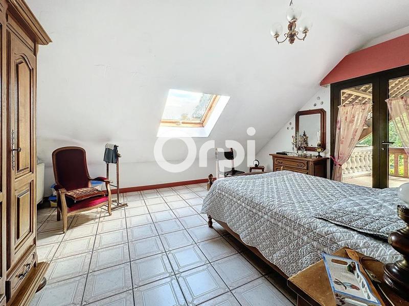 Maison - 220 m² - 6 pièces