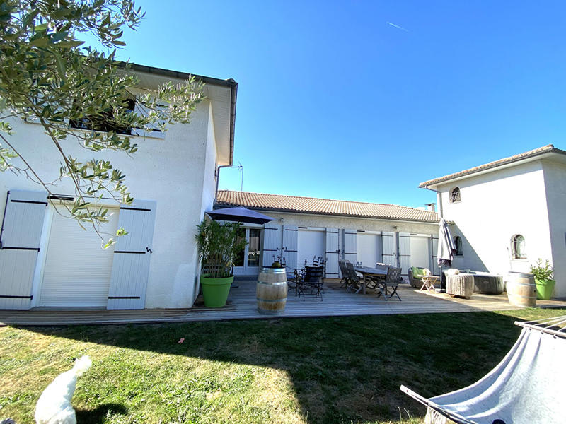 Maison - 270 m² - 12 pièces