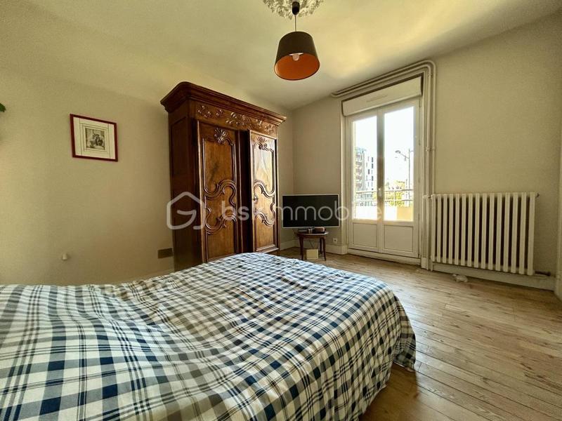 Maison - 168 m² - 8 pièces