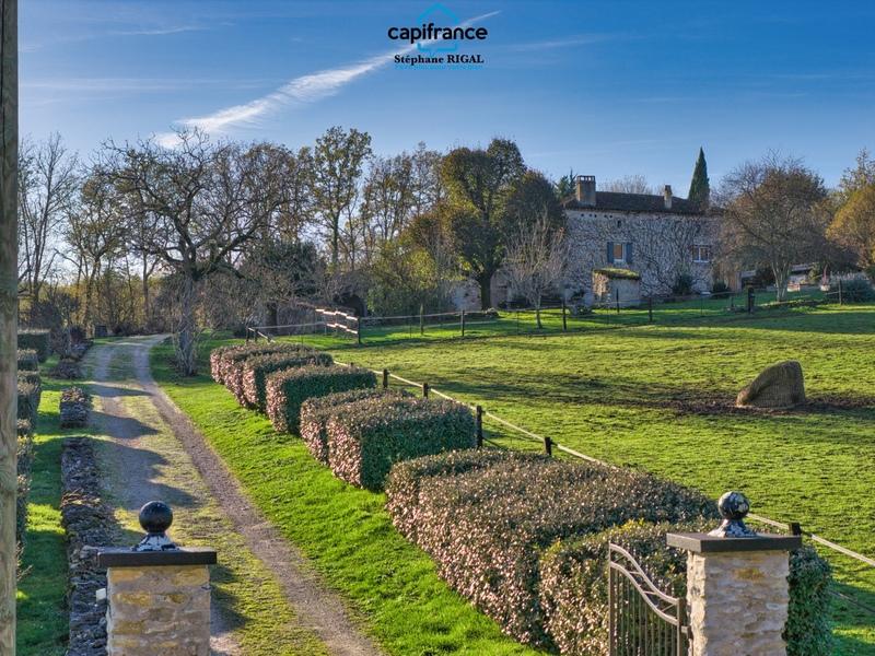 Propriété - 220 m² - 8 pièces