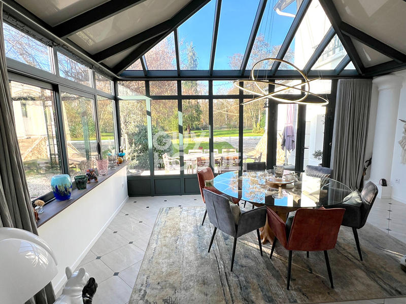 Maison - 202 m² - 9 pièces