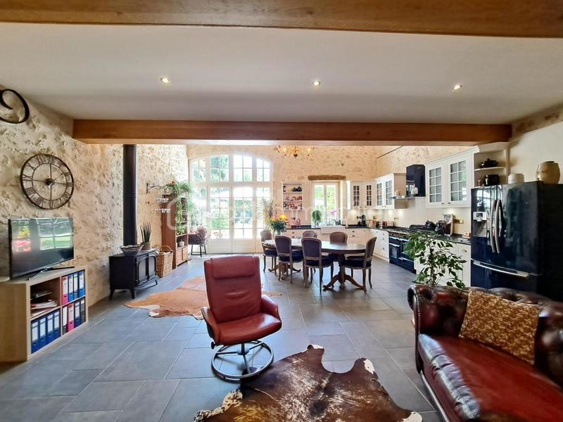 Demeure - 432 m² - 10 pièces