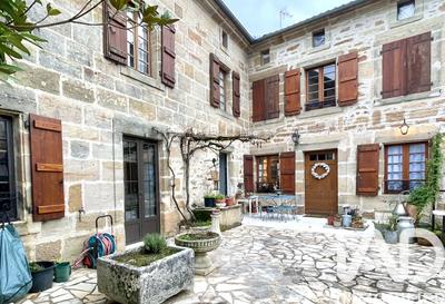 Maison de ville - 200 m² - 7 pièces