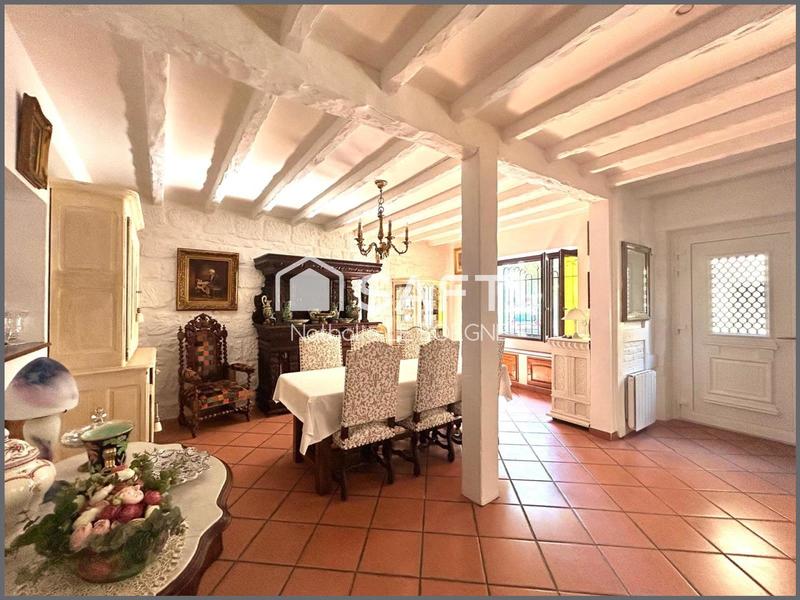 Maison - 247 m² - 7 pièces