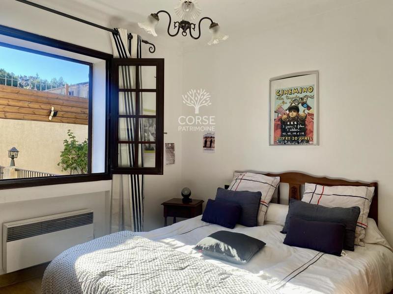 Maison - 202 m² - 7 pièces