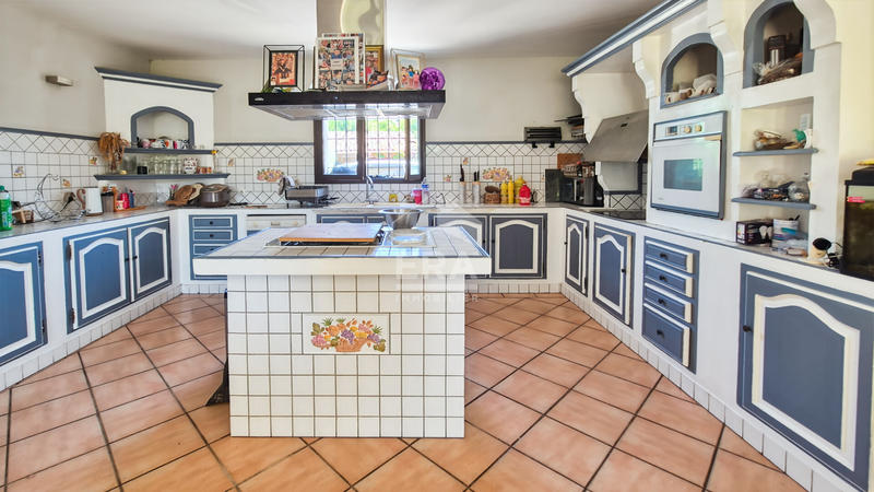 Maison - 385 m² - 12 pièces