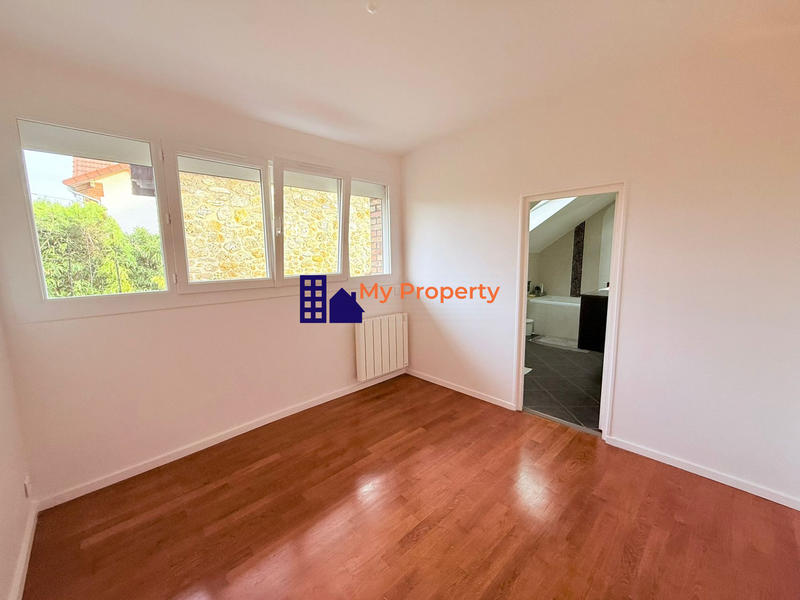 Maison - 95 m² - 5 pièces