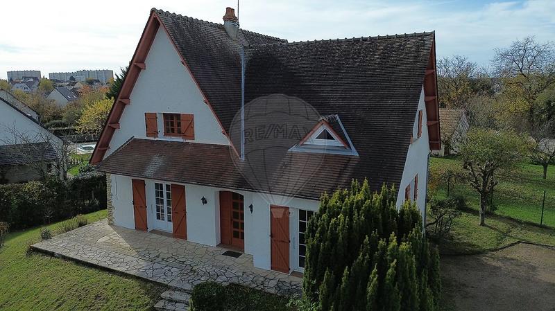 Maison - 161 m² - 6 pièces