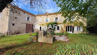 Maison - 390 m² - 13 pièces