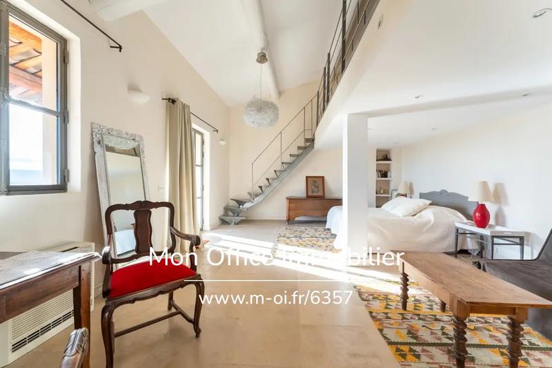 Propriété - 720 m² - 20 pièces