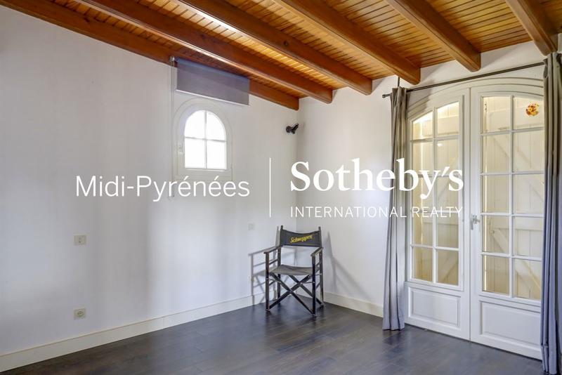 Maison - 270 m² - 10 pièces