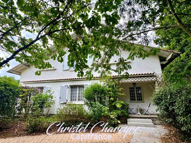 Maison - 196 m² - 8 pièces