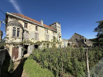 Maison ancienne - 536 m² - 11 pièces