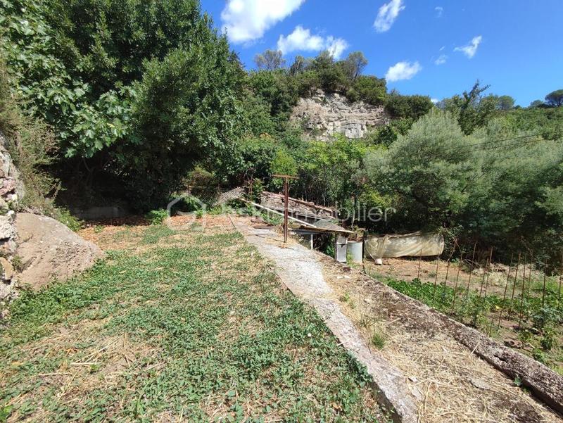 Immeuble - 180 m² - 1 pièce