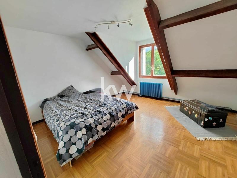 Maison - 221 m² - 7 pièces