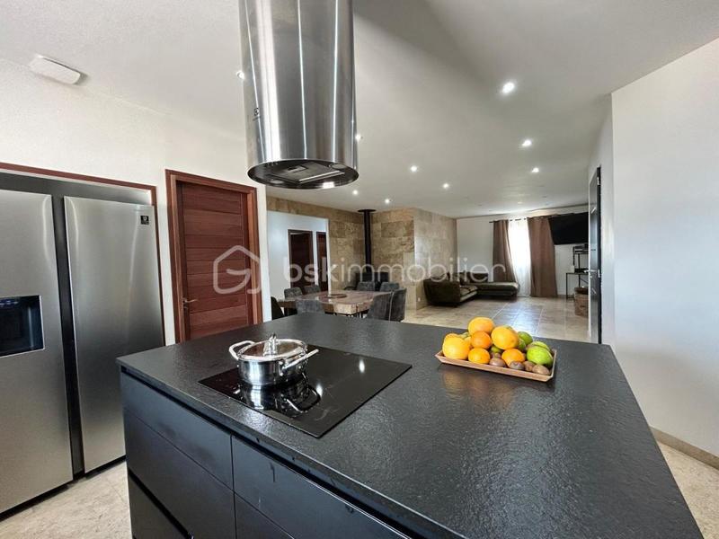 Maison - 102 m² - 4 pièces