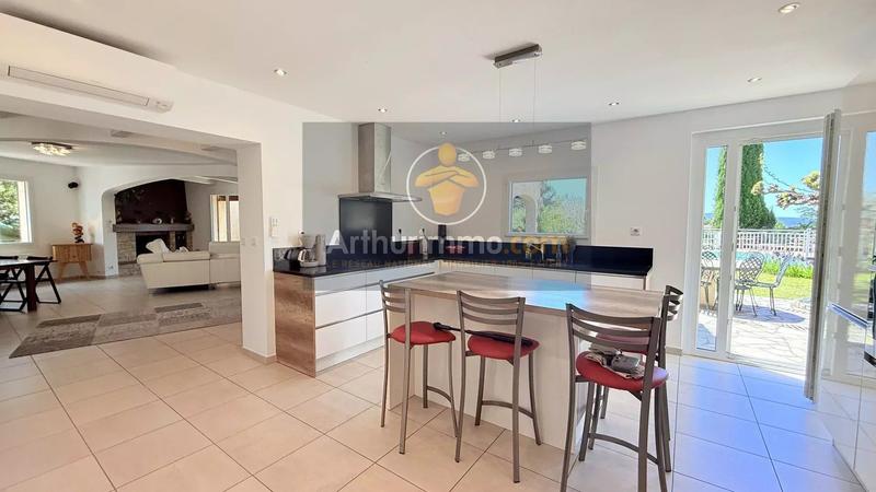 Maison - 185 m² - 7 pièces