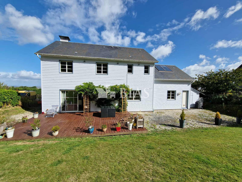 Maison - 218 m² - 8 pièces