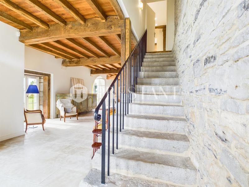 Maison - 410 m² - 10 pièces