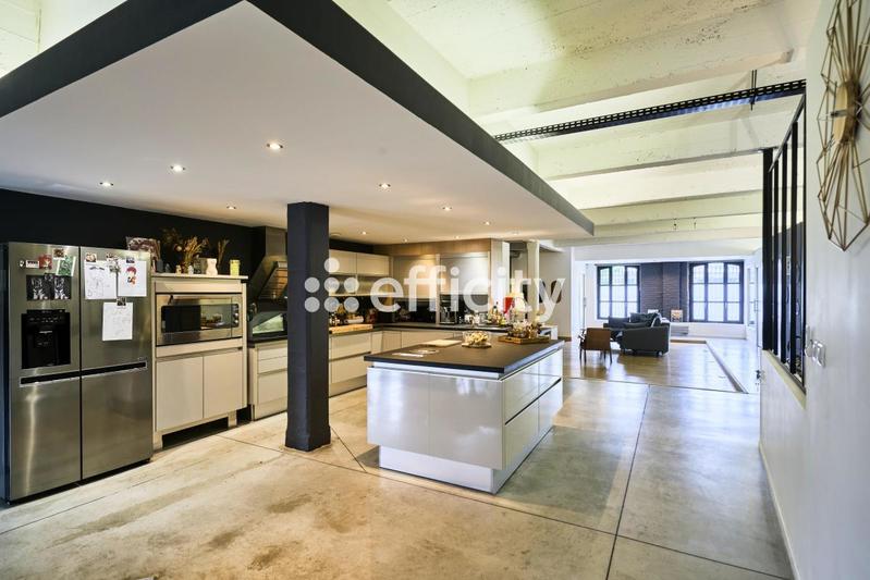 Loft - 243 m² - 4 pièces