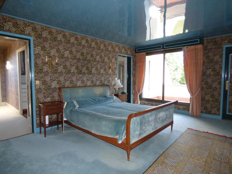 Maison - 330 m² - 8 pièces