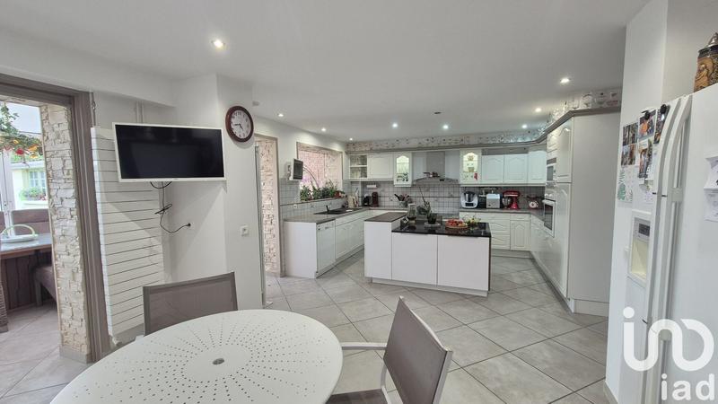 Maison - 214 m² - 11 pièces