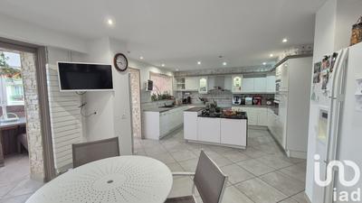 Maison - 214 m² - 11 pièces