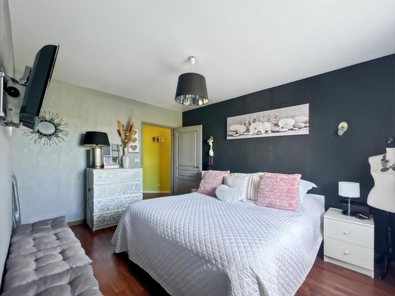 Maison - 238 m² - 8 pièces