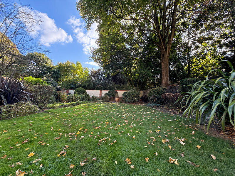 Maison - 320 m² - 12 pièces