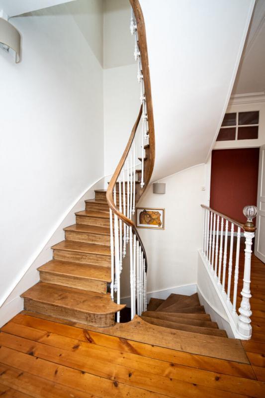 Maison - 250 m² - 9 pièces