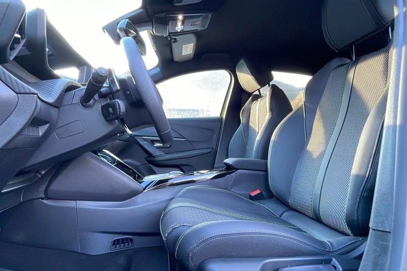 Peugeot 208 Hybrid 136 E-Dcs6 Gt Plus