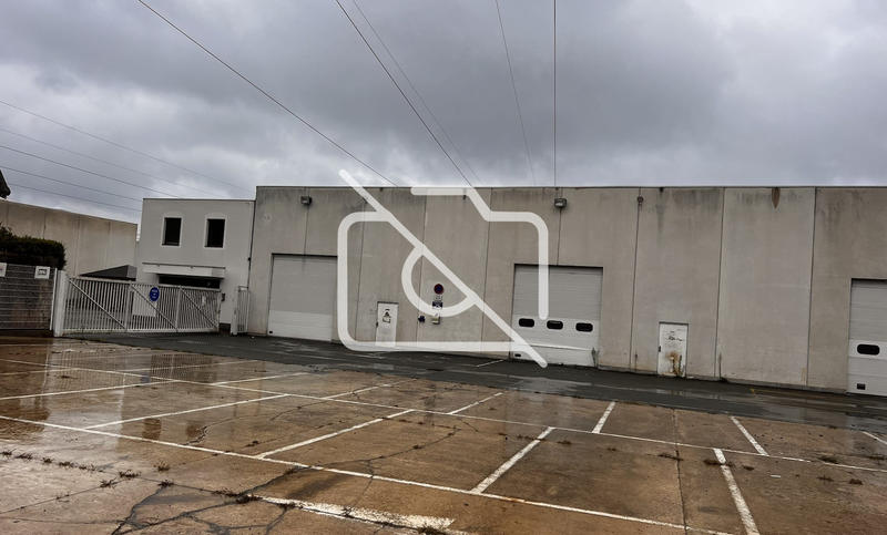 Entrepôt - 1 200 m²