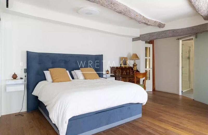 Propriété - 662 m² - 14 pièces