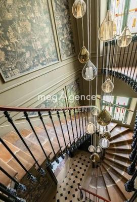 Maison - 320 m² - 10 pièces