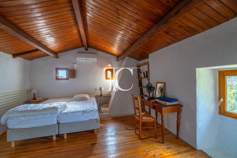 Maison - 204 m² - 8 pièces