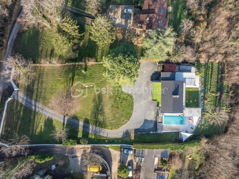 Maison - 200 m² - 6 pièces