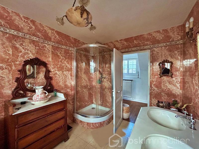 Propriété - 487 m² - 22 pièces