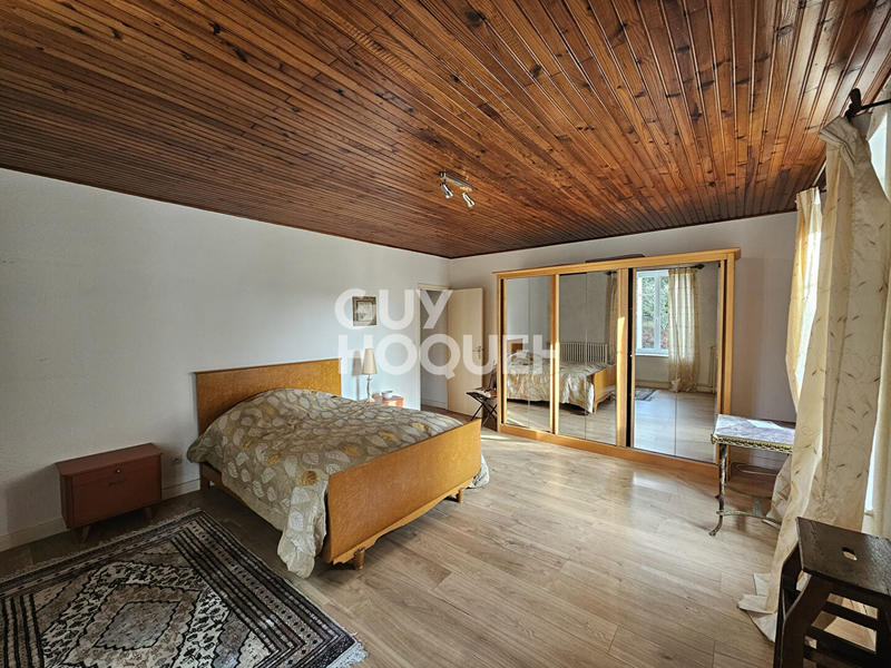 Maison - 256 m² - 6 pièces