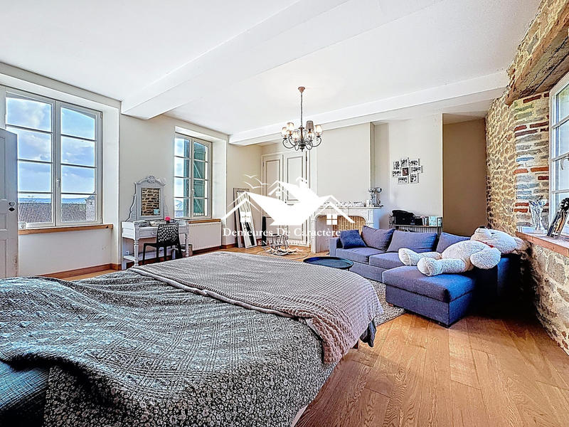 Maison - 318 m² - 12 pièces