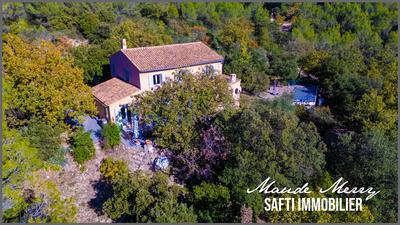 Maison - 170 m² - 8 pièces