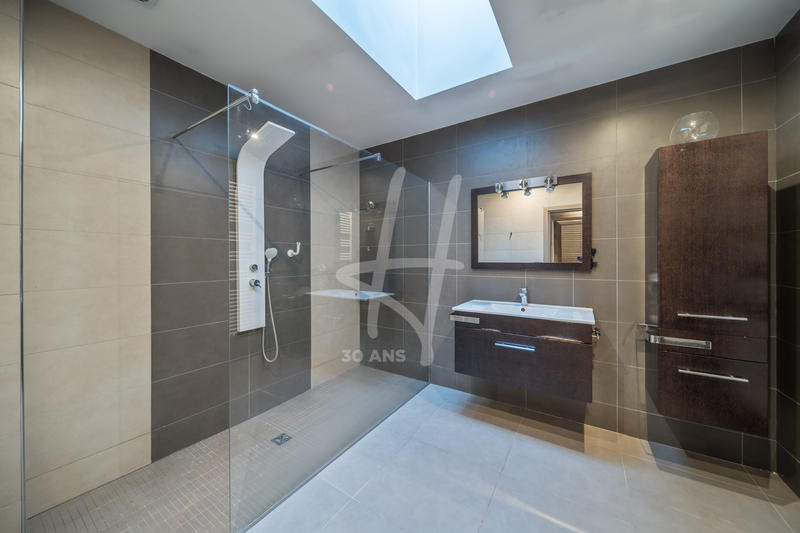 Loft - 85 m² - 4 pièces