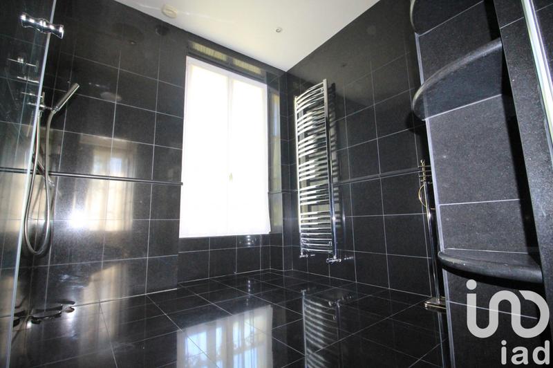 Maison - 290 m² - 9 pièces