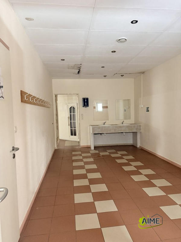 Local commercial - 900 m² - 4 pièces